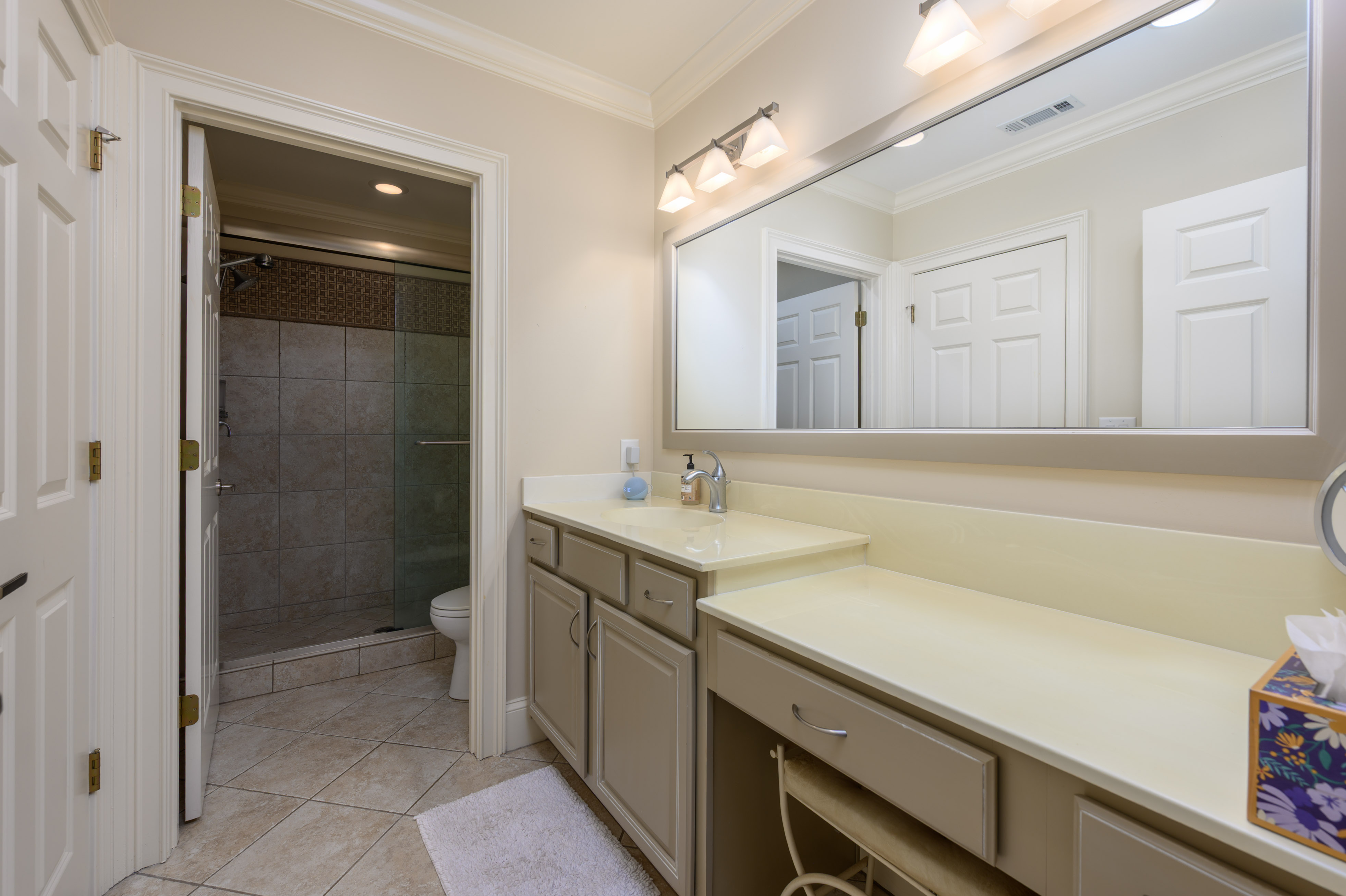 1100 Bachelors Run image 27